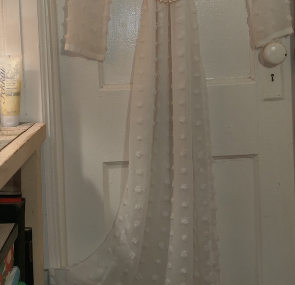 White dress - Picture 3 of 4